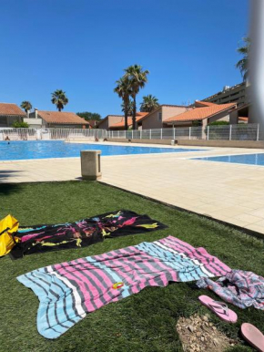 Bel appartement côté Port avec Piscine & Tennis proche Plage
